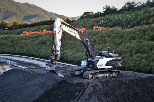 Concept-X2 무인 굴착기 시연 모습. HD현대사이트솔루션 제공